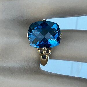 CID 10K London Blue Topaz Cocktail Ring - Size 7